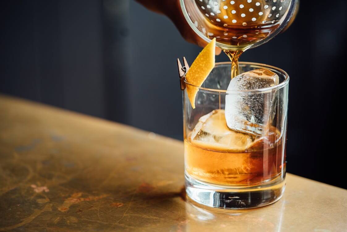 whiskey-pexels-photo-132737